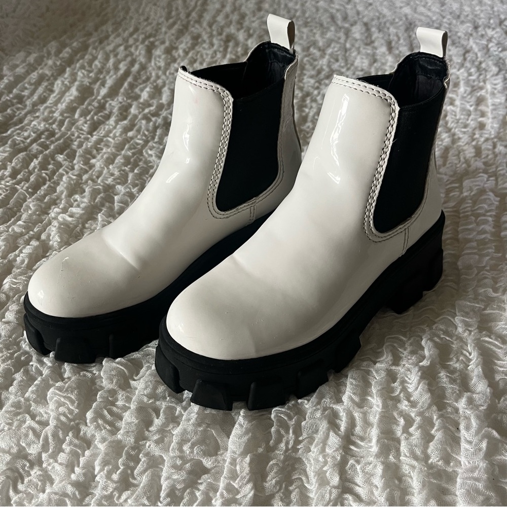 Circus chunky lug sole Chelsea boots size 6.5
